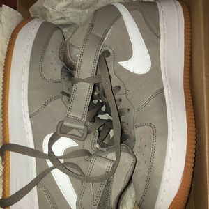NIKE MID AIR FORCE 1s